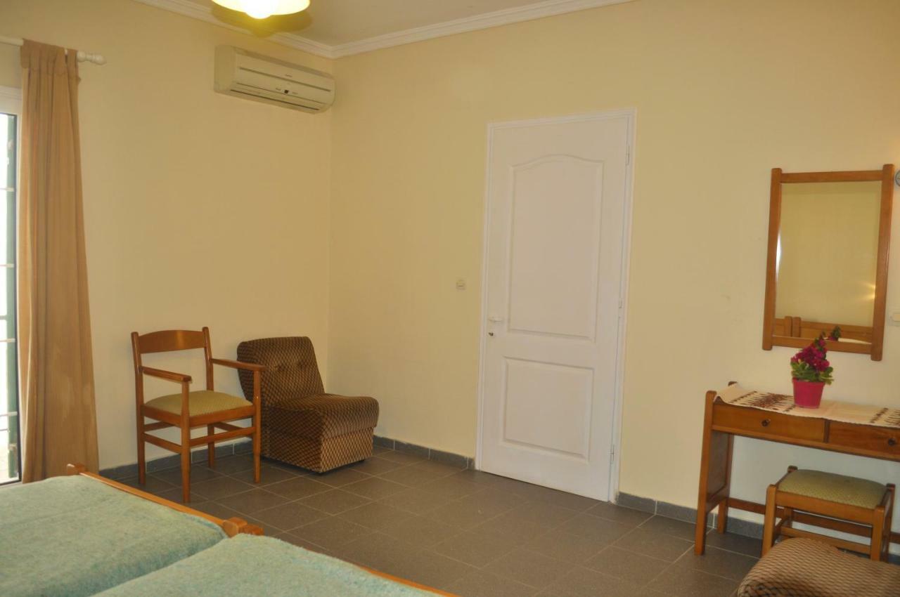 Holiday Studio Apartments Yannis On Agios Gordios Beach In Corfu エクステリア 写真
