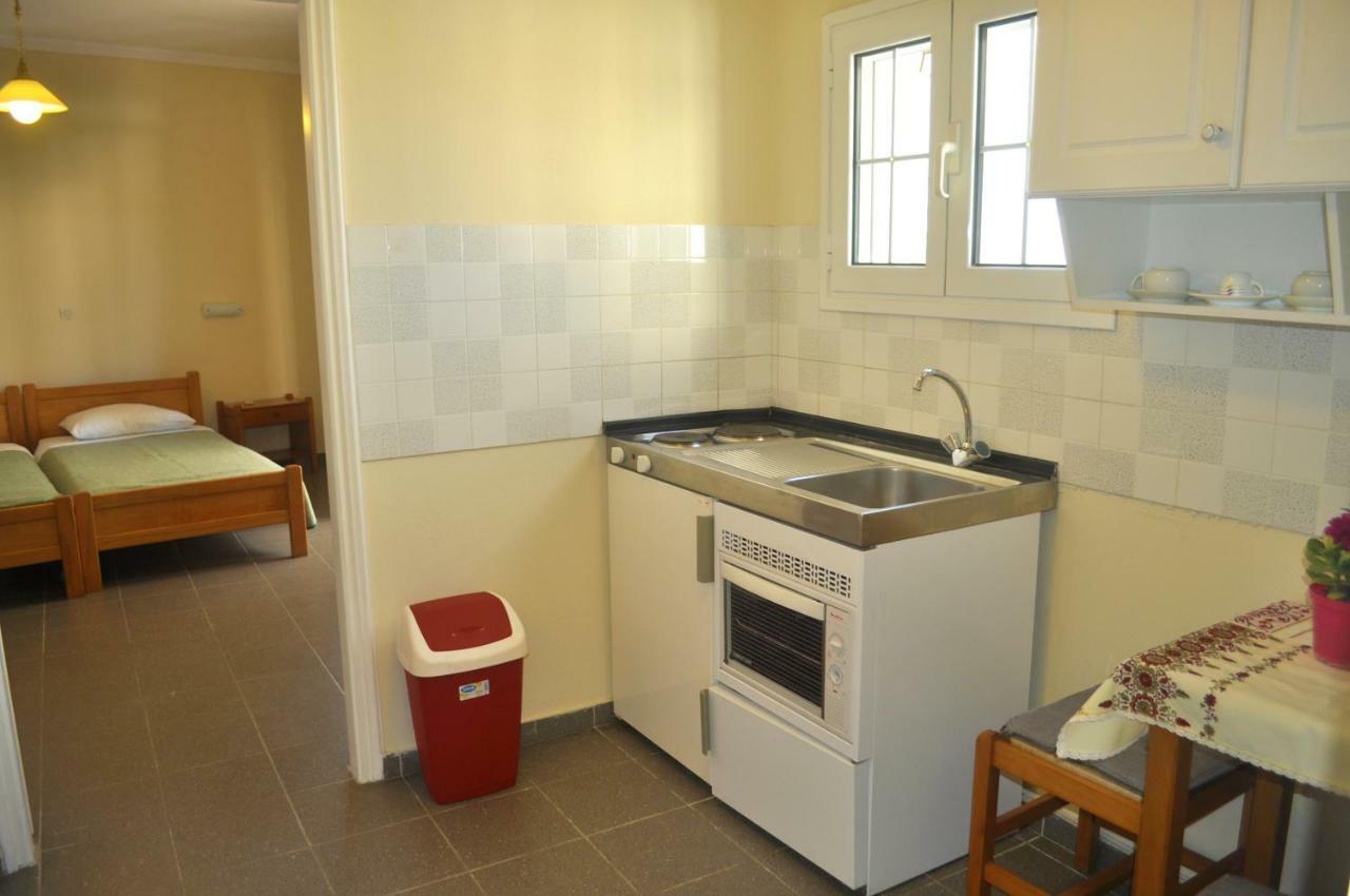Holiday Studio Apartments Yannis On Agios Gordios Beach In Corfu エクステリア 写真